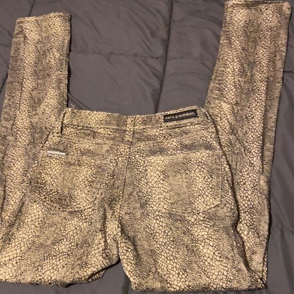 Rock & Republic Berlin Snakeskin Metallic Pant - Picture 5 of 9